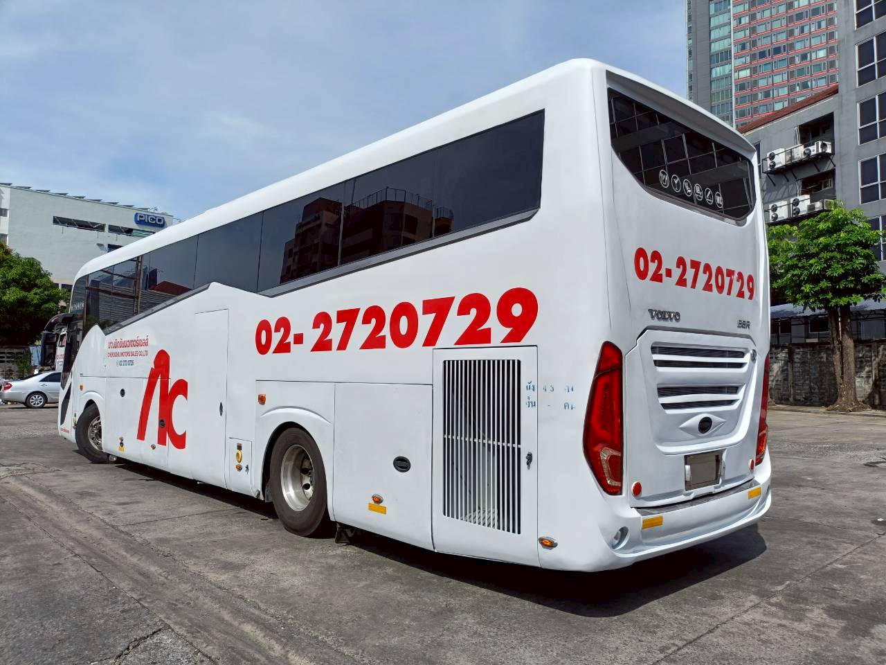 รถบัสขนาด 42 ที่นั่ง